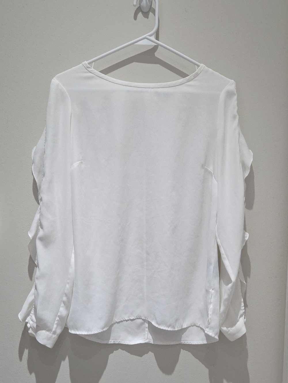 RW&CO. White Open Panel Sleeved Blouse